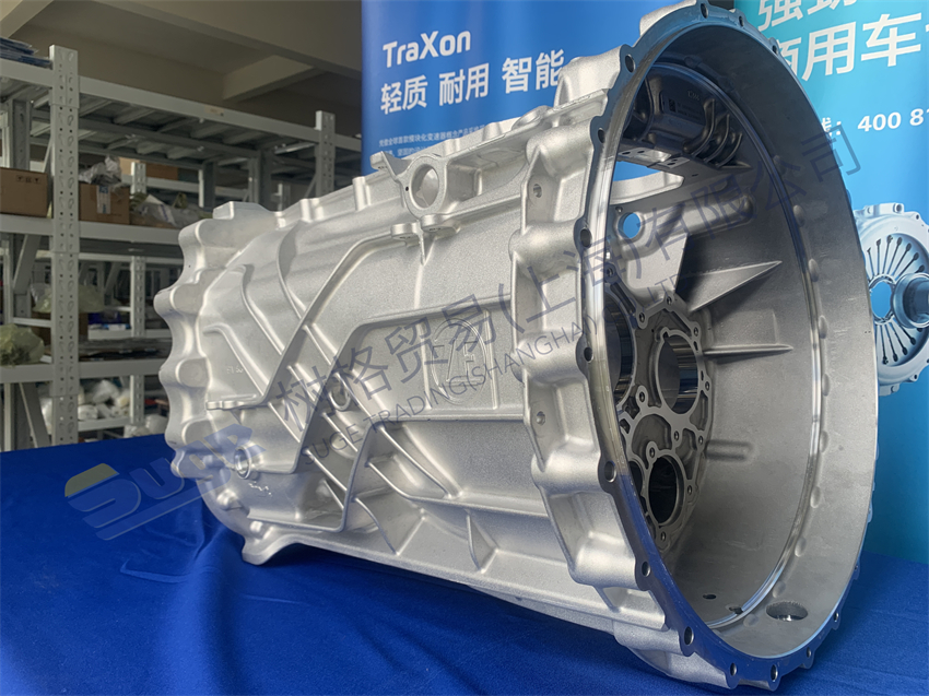 ZF TRAXON قطع غيار ناقل الحركة الأوتوماتيكي مبيت القابض 1358 301 142