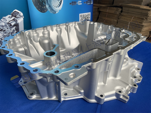 ZF TRAXON قطع غيار ناقل الحركة الأوتوماتيكي المبيت الخلفي - مع INTARDER 6093 201 059
