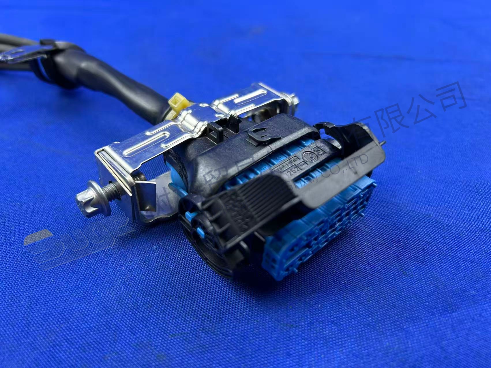 ZF ECOSPLIT4 كابل أجزاء علبة التروس - بدون مستشعر ضغط الزيت 0501 224 004