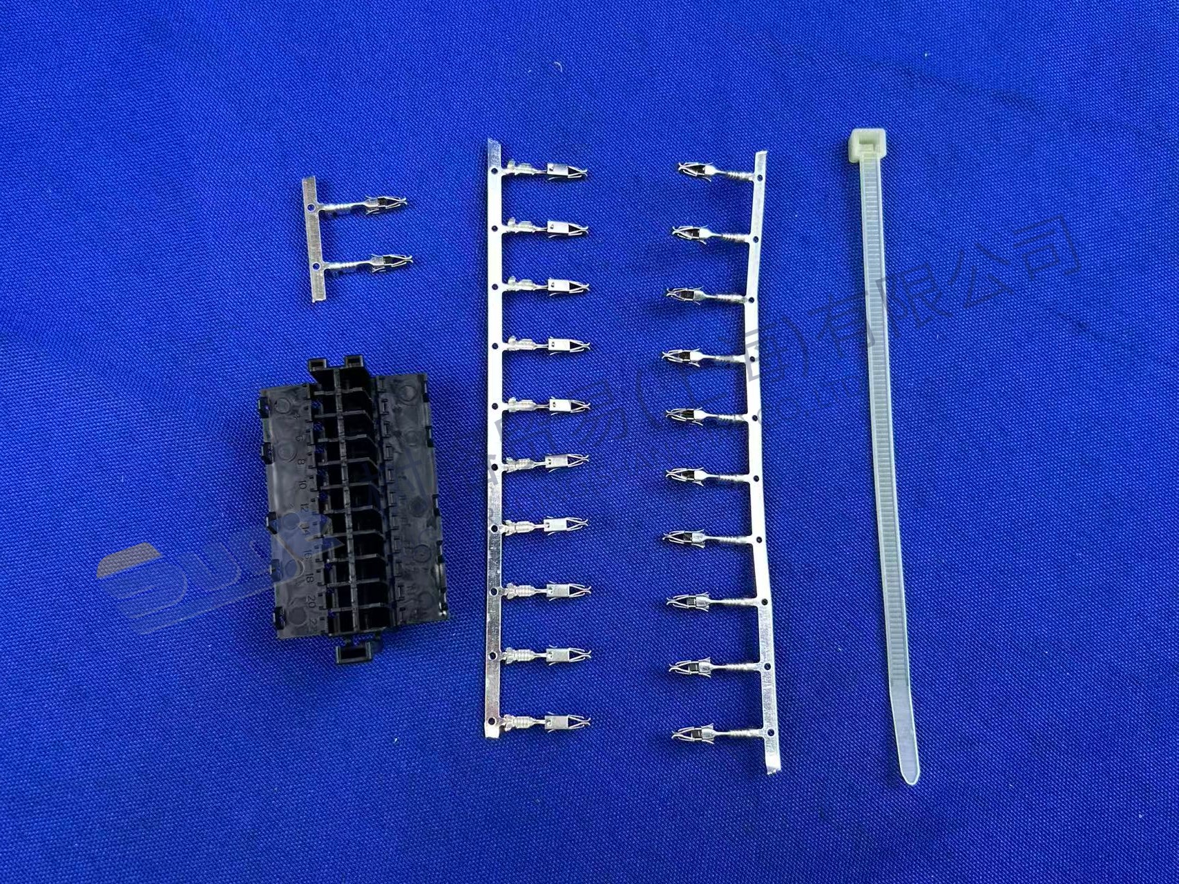 طقم قابس ZF 6029 199 043
