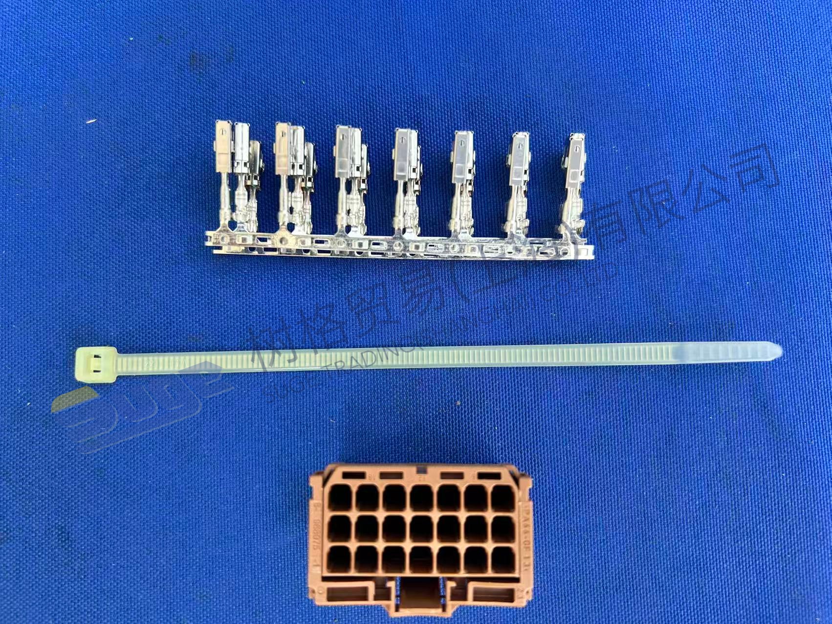 طقم قابس ZF 6029 199 160